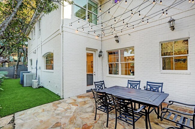 Building Photo - 1502 Whispering Pines Dr