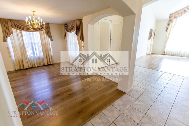 Building Photo - 960 E Constitution Dr