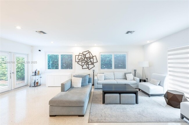 Building Photo - 829 Malaga Ave