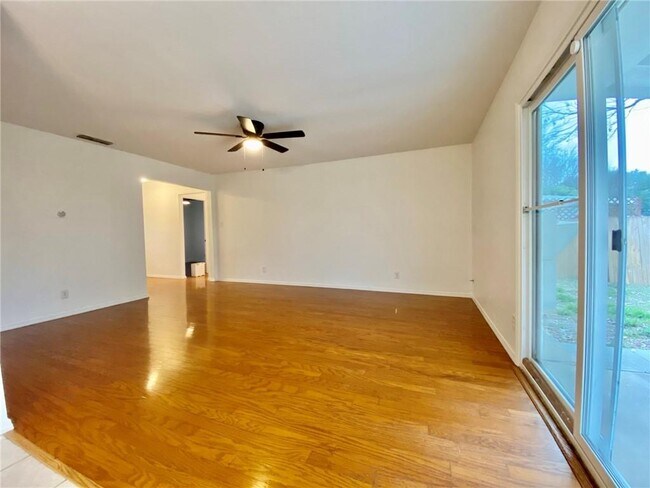 Building Photo - 2311 Dovehill Dr