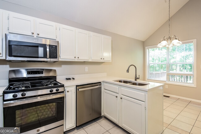 Building Photo - 136 Summer Creek Cove