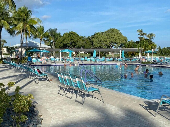 Building Photo - 579 Normandy Ln