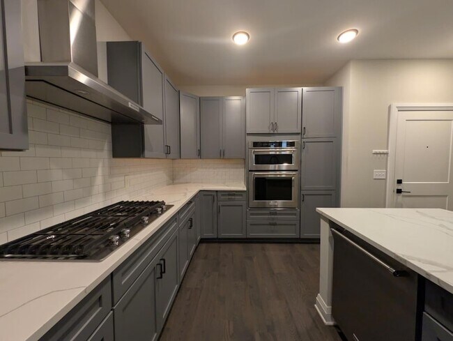 Building Photo - 751 N 6th St