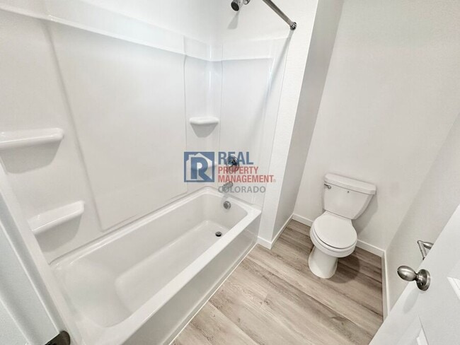 Building Photo - 778 N Clubview St