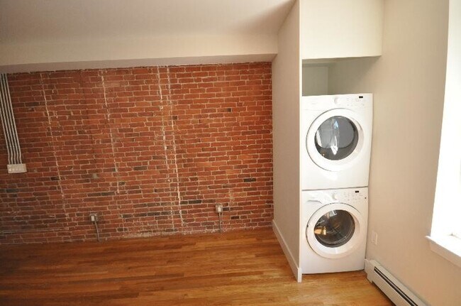 Building Photo - 17 Warwick St