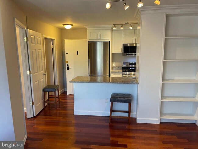 Building Photo - 950 25th St NW