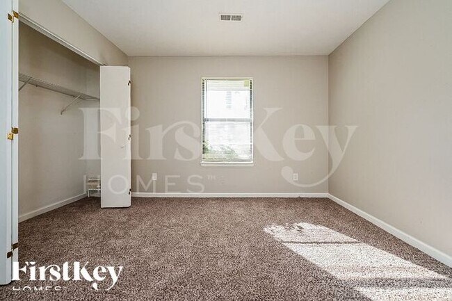 Building Photo - 765 Fieldstone Dr
