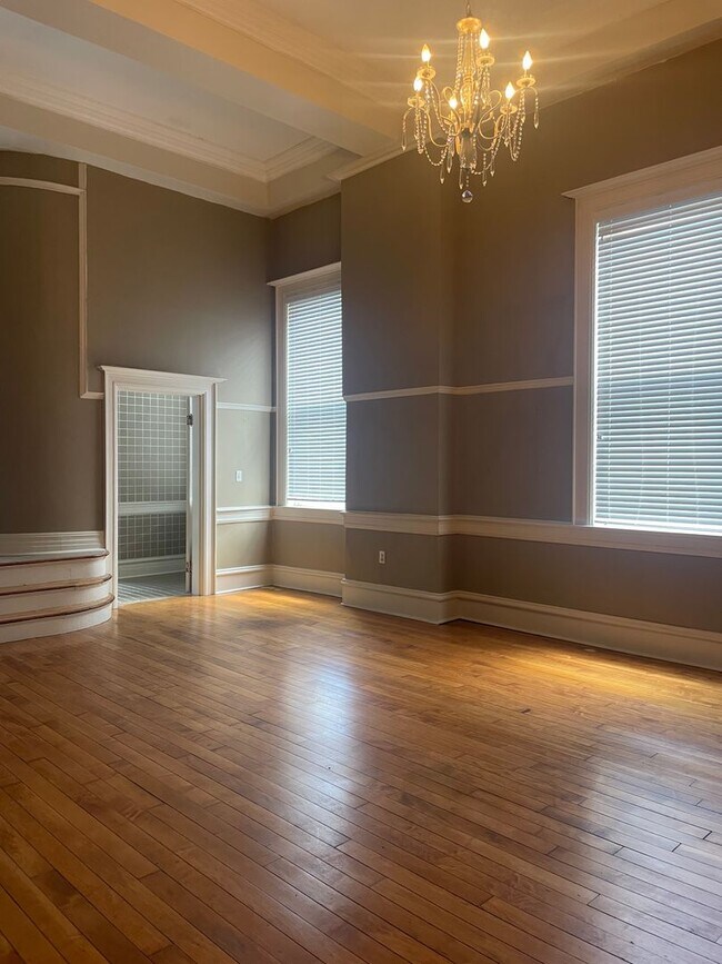 Building Photo - 1025 Church St