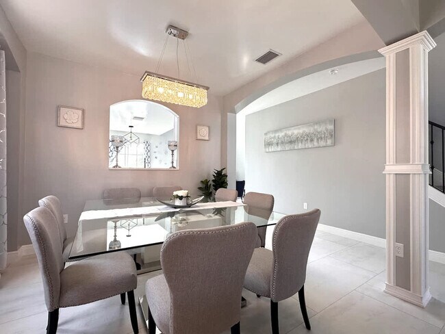 Building Photo - 421 Cabello Dr