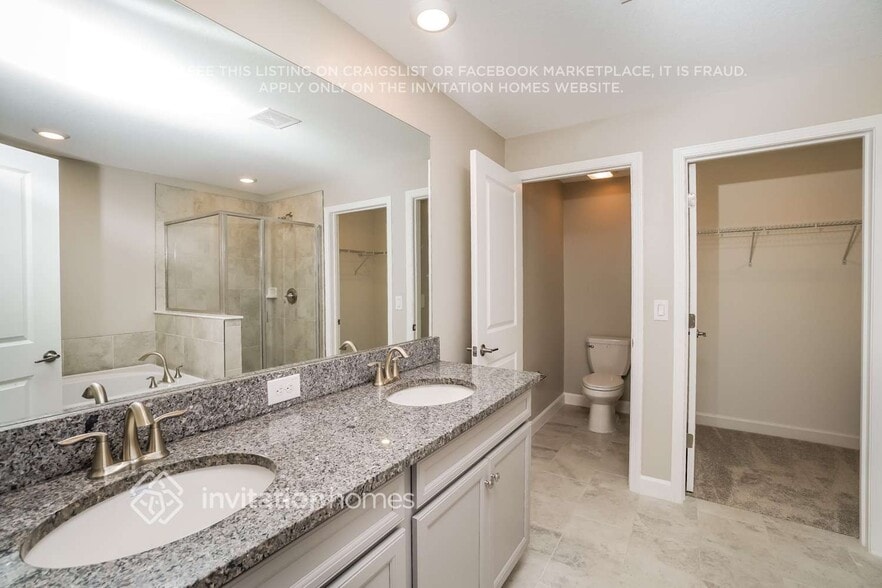 Building Photo - 2864 Coach Manors Way