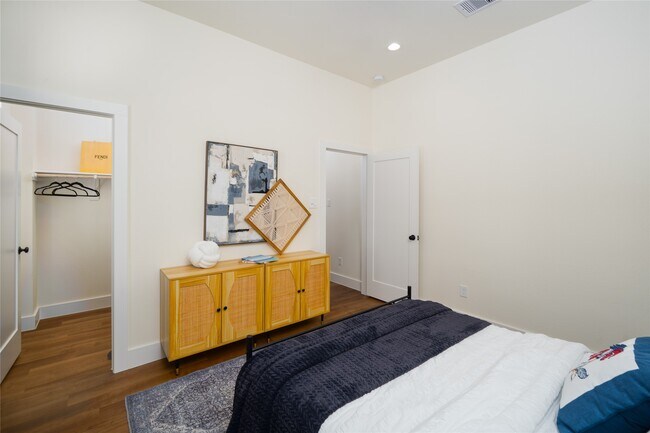 Building Photo - 8907 Knl Br Dr