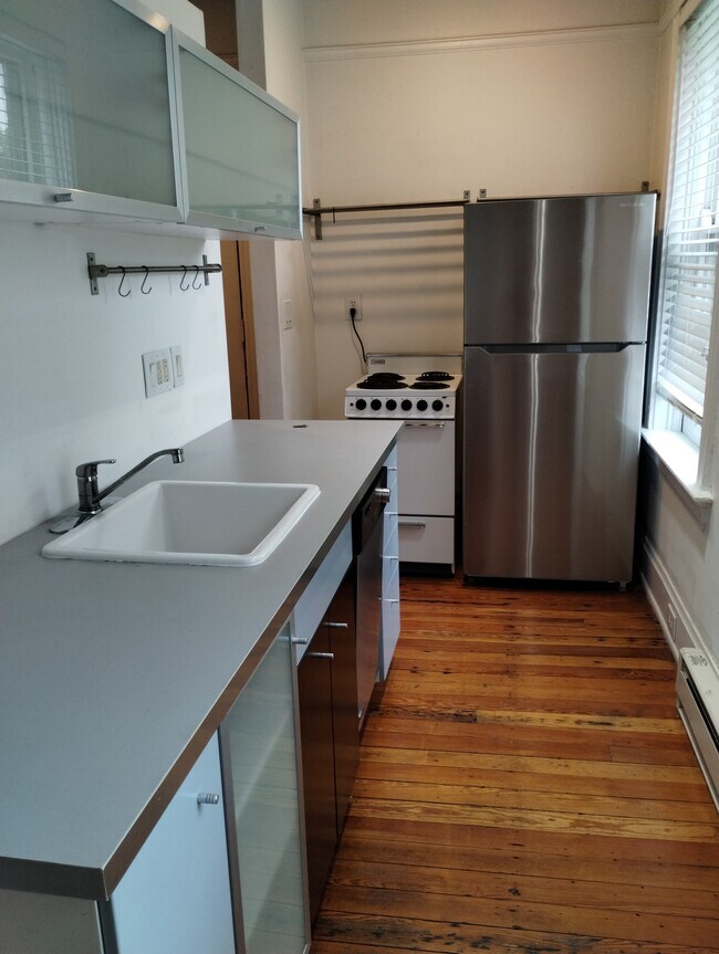 Building Photo - 3947 Elsmere Ave