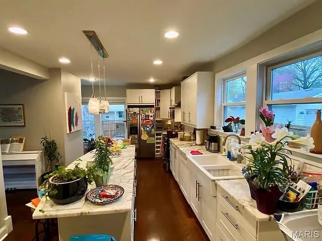 Building Photo - 439 Alma Ave