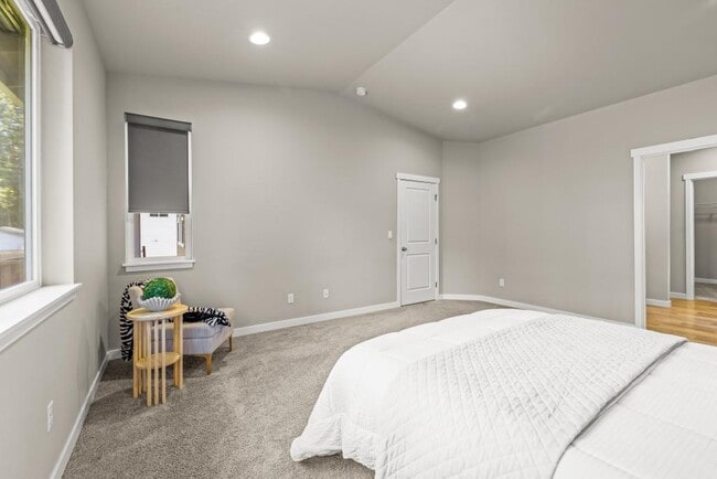 Building Photo - 3807 29th Ave Ct E