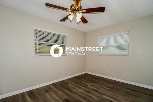 Building Photo - 4 Bedroom Pet-Friendly Home in FERN PARK, FL with Main Street Renewal