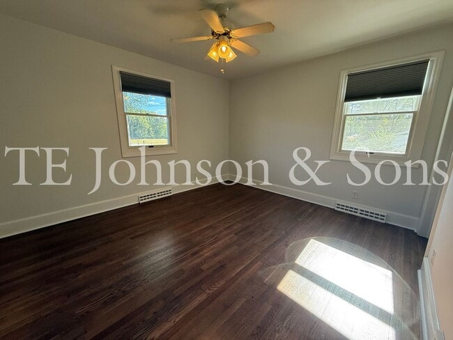 Building Photo - Three bedroom House with Large Lot in Country Setting