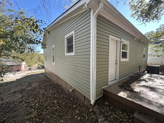 Building Photo - 313 Bryant Ave