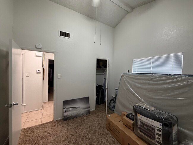 Building Photo - 136 N Troy Ave