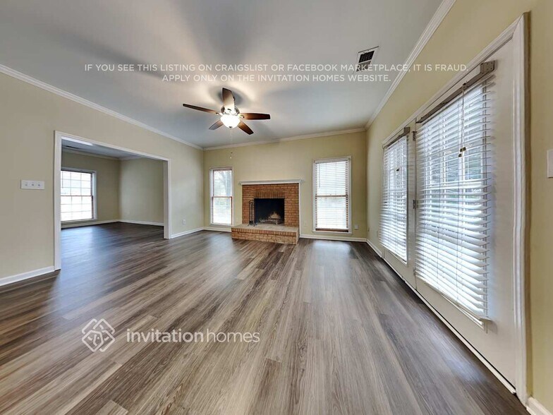 Building Photo - 10621 Northwoods Forest Dr