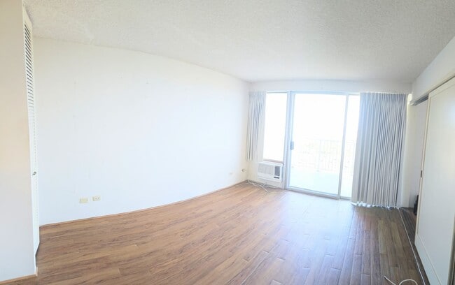 Building Photo - Waialae Gardens Spacious 1 Bedroom 1 Bathr...