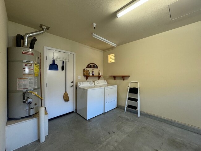 Building Photo - Newly available Stunning 2 Bedroom home fo...