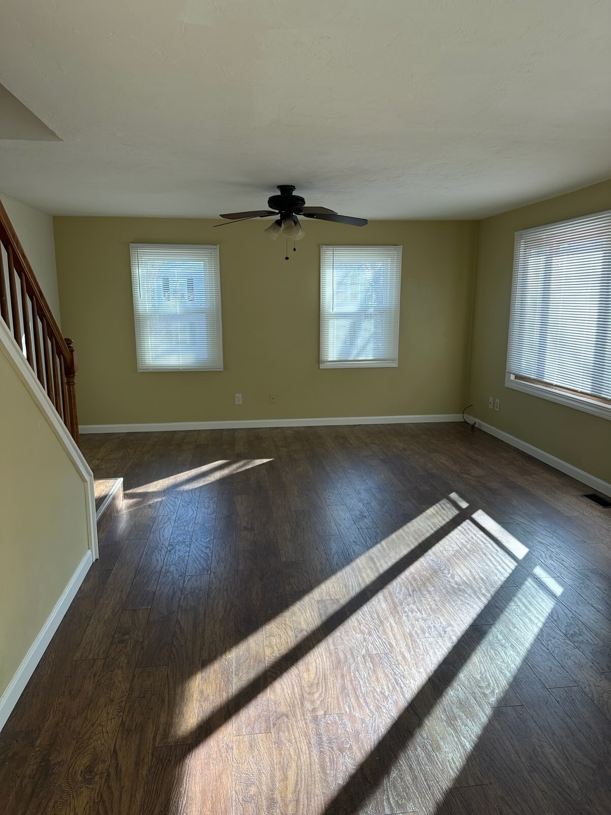 Building Photo - 16 Ledgecrest Dr