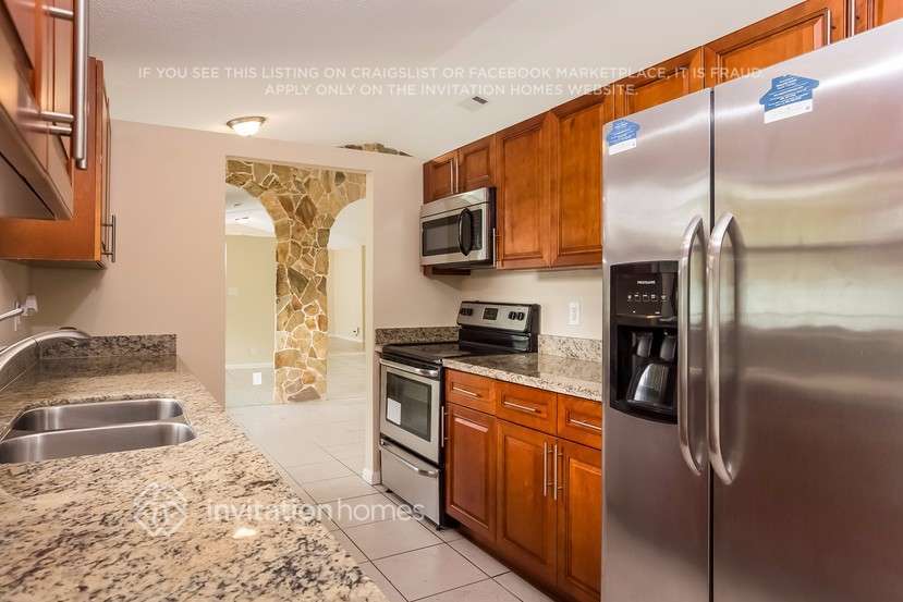 Building Photo - 413 SW 75th Ave