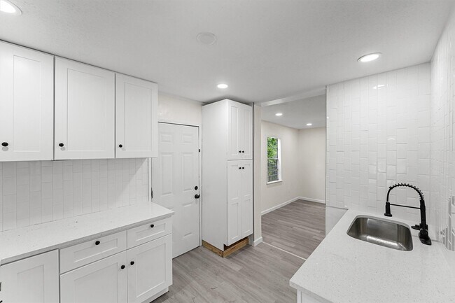 Building Photo - 4715 Engleford St