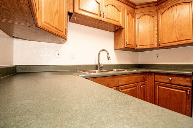 Building Photo - 22840 Hilton Head Dr