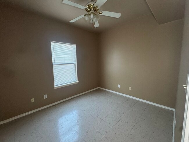 Building Photo - 4502 Llano Rd