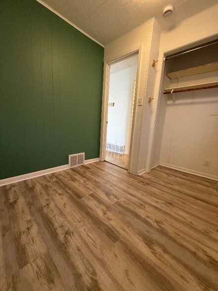 Building Photo - 1400 Woodlawn Beach