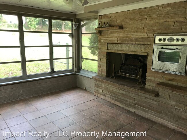 Building Photo - 3 br, 2 bath House - 614 Tabor Road