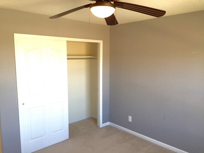 Building Photo - Stunning 4 Bedroom Home In Cross Creek area of Aurora