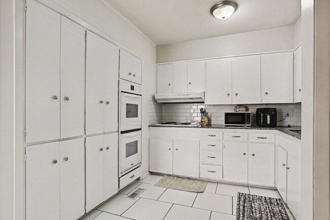 Building Photo - 4301 Emerson Ave