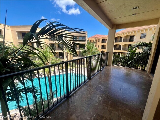 Building Photo - 2351 Lakeview Dr