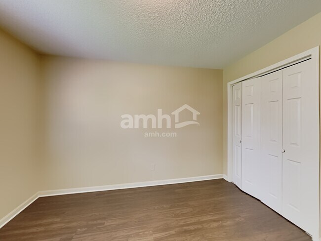 Building Photo - 6771 Oakmoor Cir S