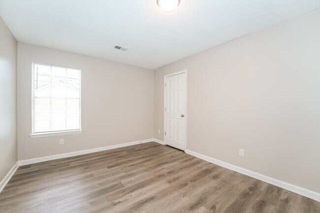 Building Photo - 871 Louisa Ln