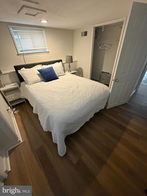 Building Photo - 7405 Columbia Ave