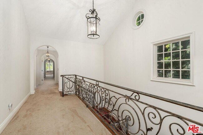 Building Photo - 515 S Westgate Ave