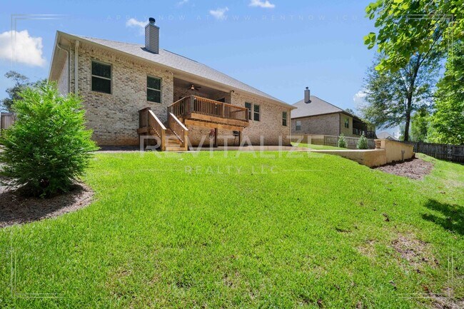 Building Photo - Luxury Living with Private Heated Pool in ...