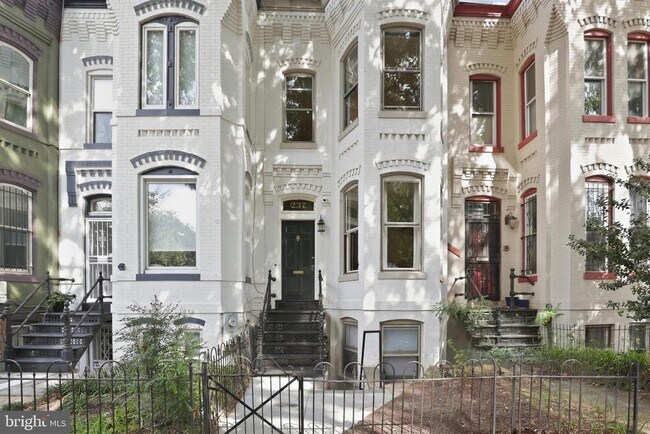 Building Photo - 237 8th St NE