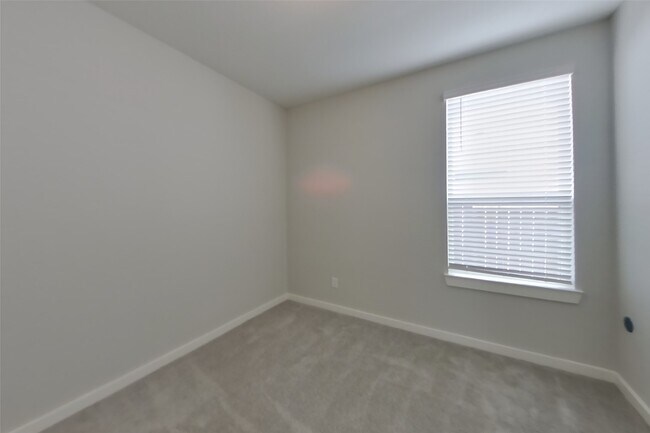 Building Photo - 23631 Gibson Frst Dr