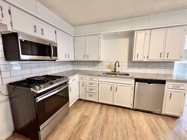 Building Photo - Pre-leasing for February - Updated 3 Bedroom 2 Bathroom Home