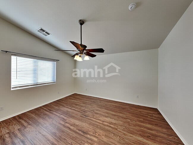 Building Photo - 1811 W Desert Canyon Dr