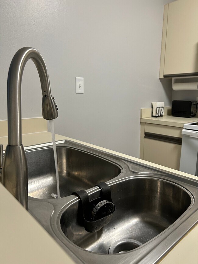 Building Photo - 698 Bartons Landing Pl