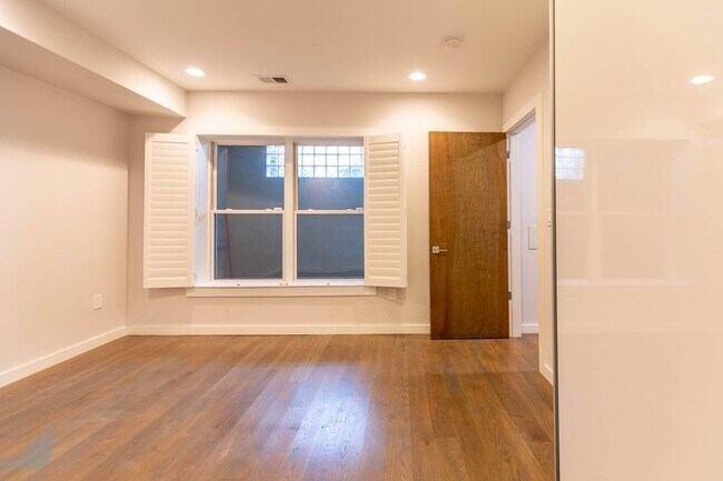 Building Photo - 1330 Montello Ave NE