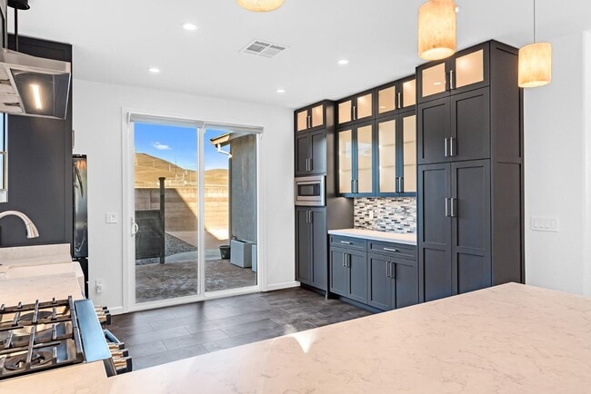 Building Photo - 533 Channel Ct