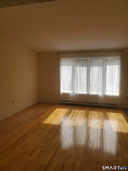 Building Photo - 25 Oakview Cir