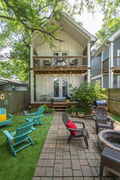 Private backyard - 1910 11th Ave N
