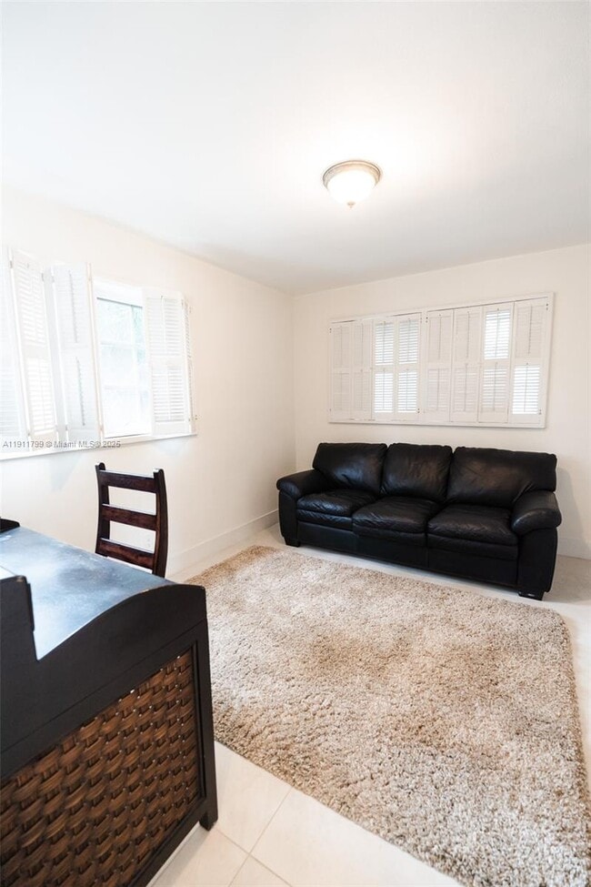 Building Photo - 220 Buttonwood Dr